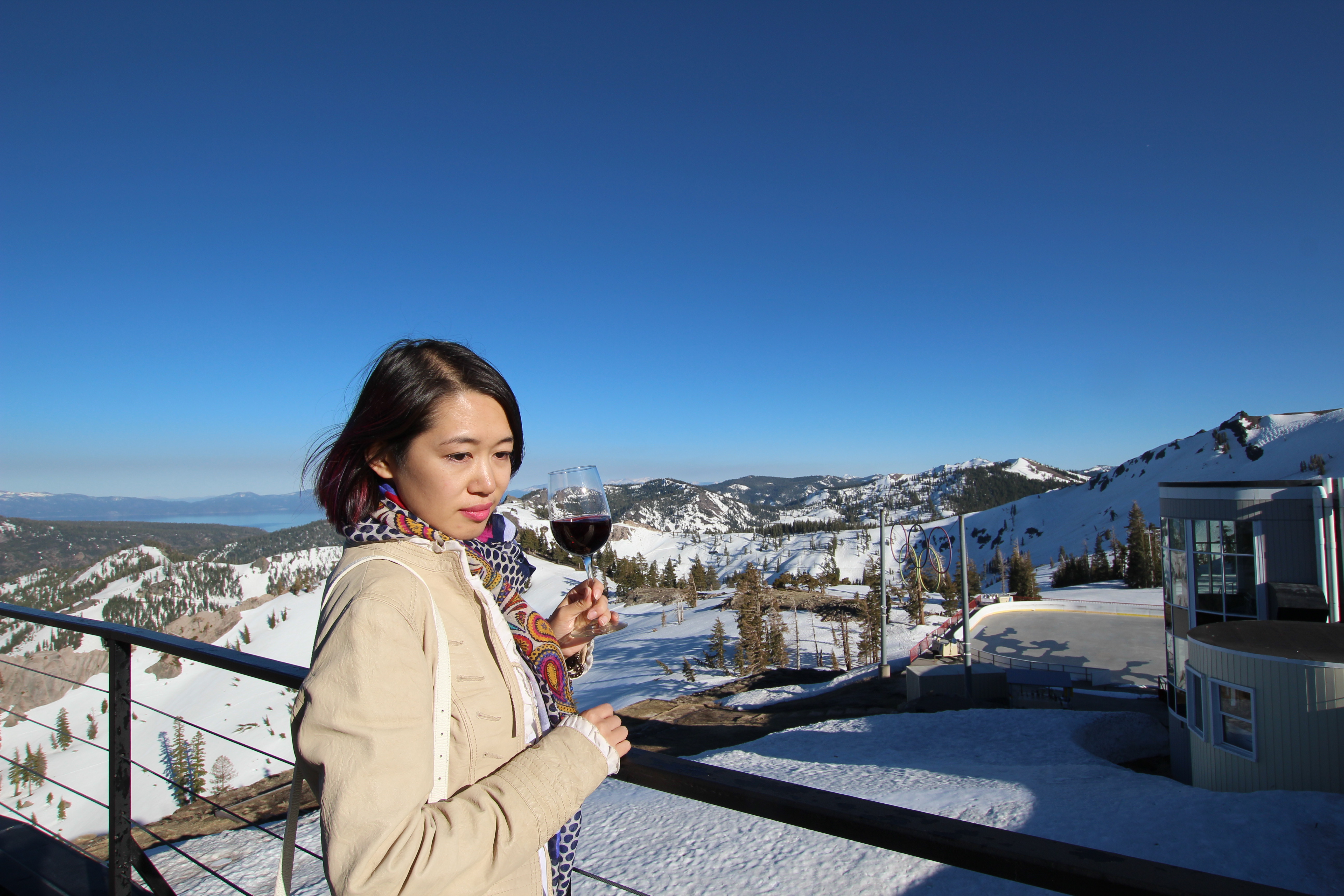 這里的夏天不止滑雪！熱辣比基尼秀點亮清涼之旅